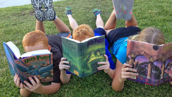 Kids reading Harry Potter