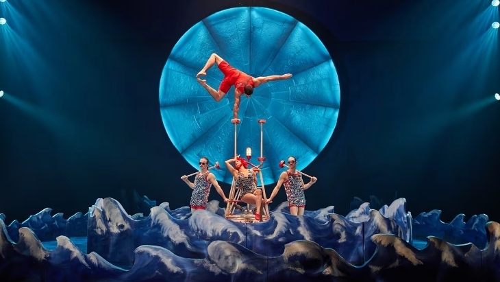 Cirque Du Soleil: LUZIA