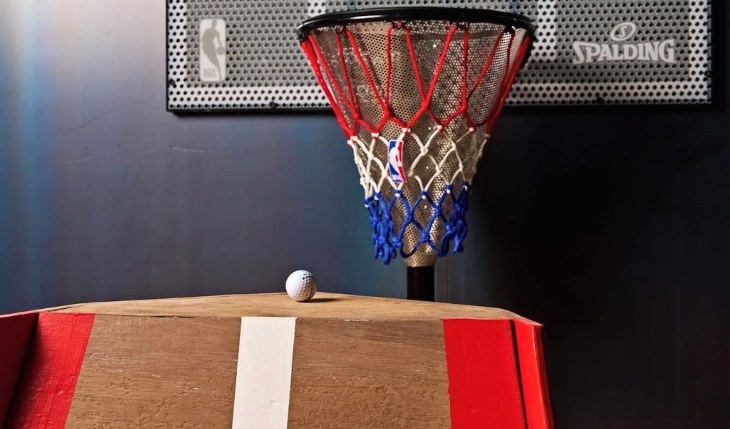 Basketball hoop mini golf