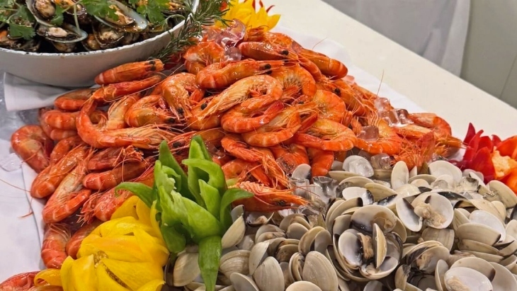 Mother❜s Day Seafood Buffet at Pullman Sydney Hyde Park